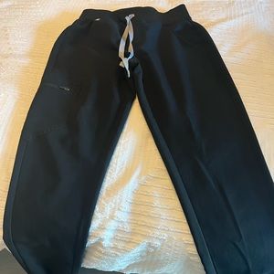 Figs Zamora scrub joggers.